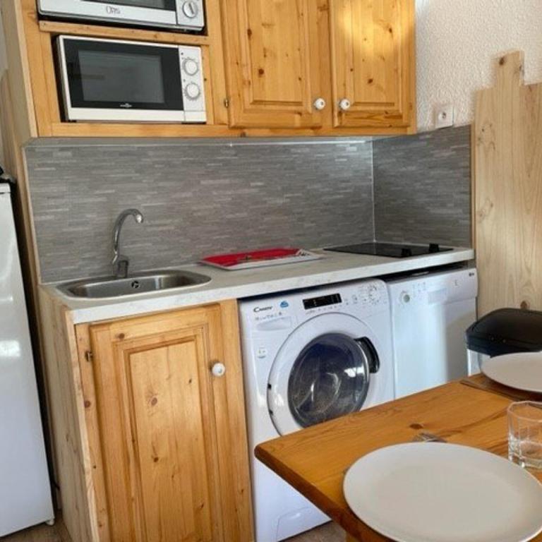 Studio cabine, 4 pers, Risoul, proche commerces, Cuisine équipée, Balcon, Animaux acceptés - Appartement 1 Chambre - 9