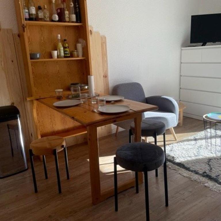Studio cabine, 4 pers, Risoul, proche commerces, Cuisine équipée, Balcon, Animaux acceptés - Appartement 1 Chambre - 10