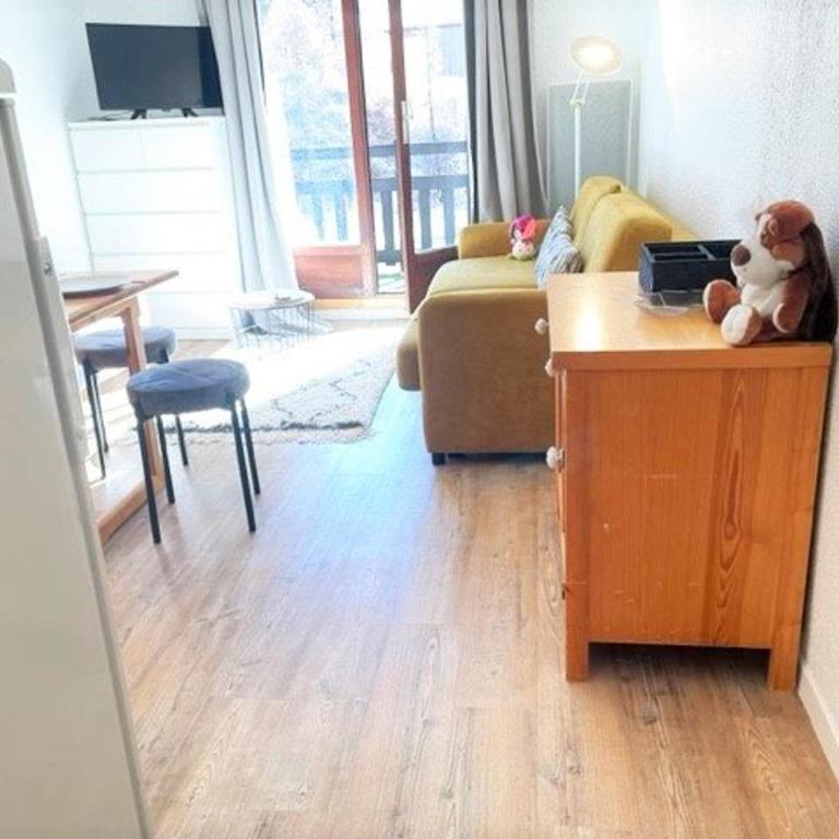 Studio cabine, 4 pers, Risoul, proche commerces, Cuisine équipée, Balcon, Animaux acceptés - Appartement 1 Chambre - 19