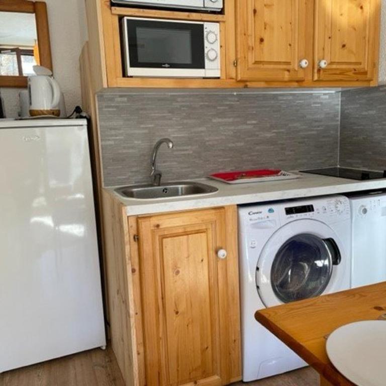 Studio cabine, 4 pers, Risoul, proche commerces, Cuisine équipée, Balcon, Animaux acceptés - Appartement 1 Chambre - 21