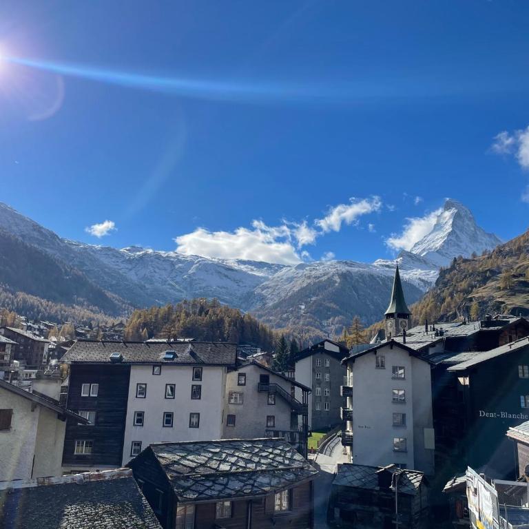 Hotel Excelsior - Doppelzimmer mit Balkon und Blick zum Matterhorn - 1