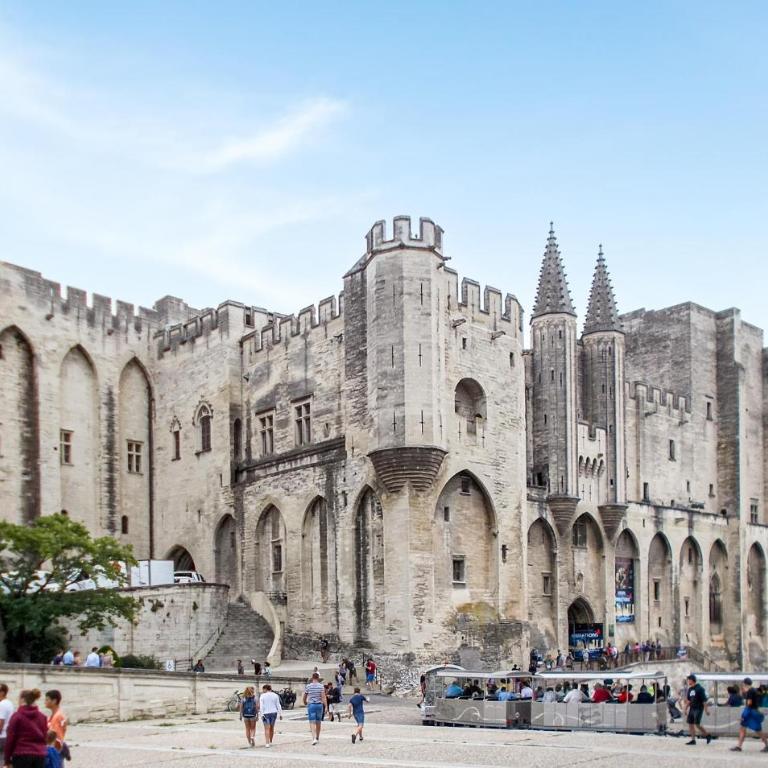 Amazing Home In Avignon - Maison de Vacances 3 Chambres - 5