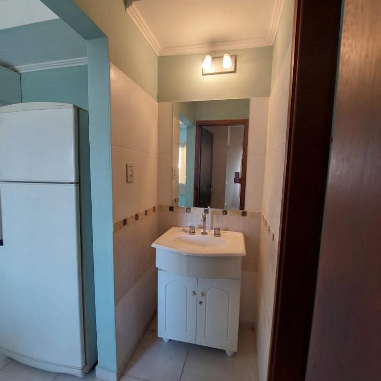 Departamento practico, con buena iluminación y ubicación. - Apartamento de 1 dormitorio - 2