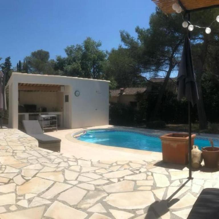 Villa familiale dans un quartier résidentiel - Villa - 1