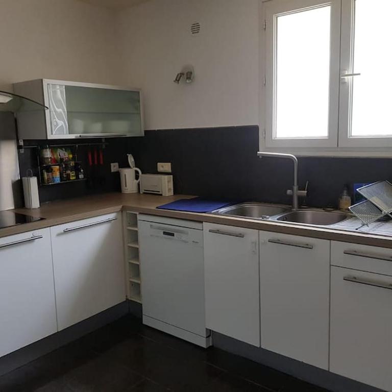 Villa familiale dans un quartier résidentiel - Villa - 14
