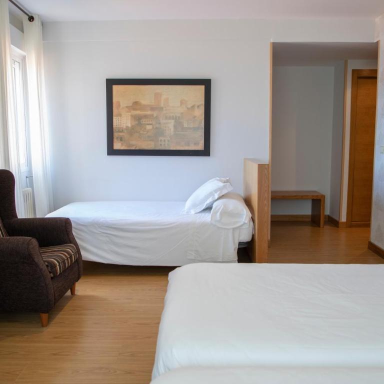 Hotel Casa Román - Habitación Triple con vistas - 3