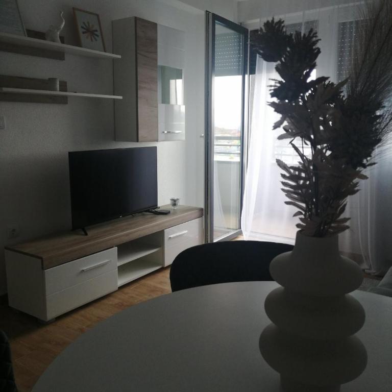 Apartmani Sunlight - Apartment with Pool View - 20