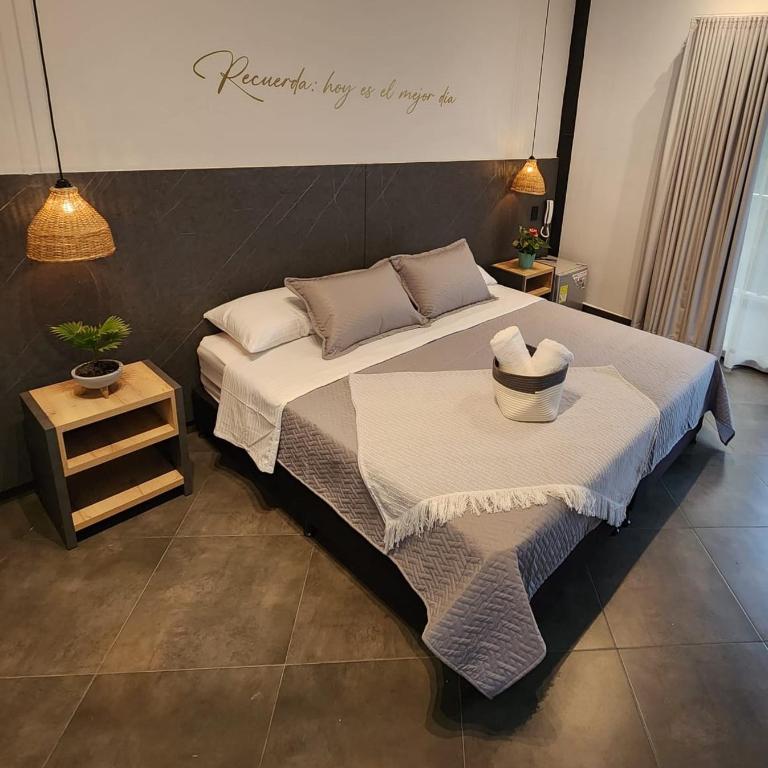 Hotel Capri Doradal - Habitación con cama extragrande y balcón - 1