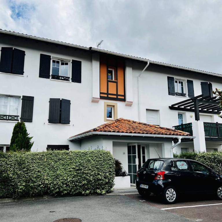 Confortable T2 à Cambo-Les-Bains avec Terrasse et Parking - Apartamento de 1 dormitorio - 1