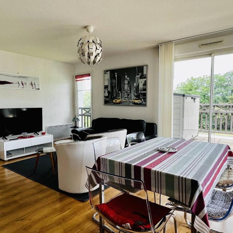 Confortable T2 à Cambo-Les-Bains avec Terrasse et Parking - Apartamento de 1 dormitorio - 4