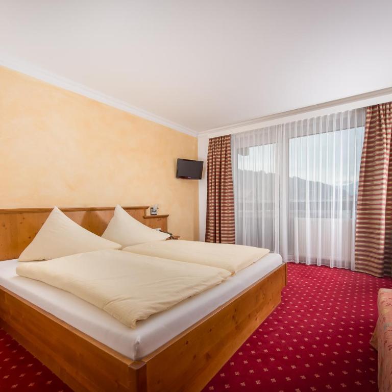Hotel Fischer - Doppelzimmer mit Balkon - 12