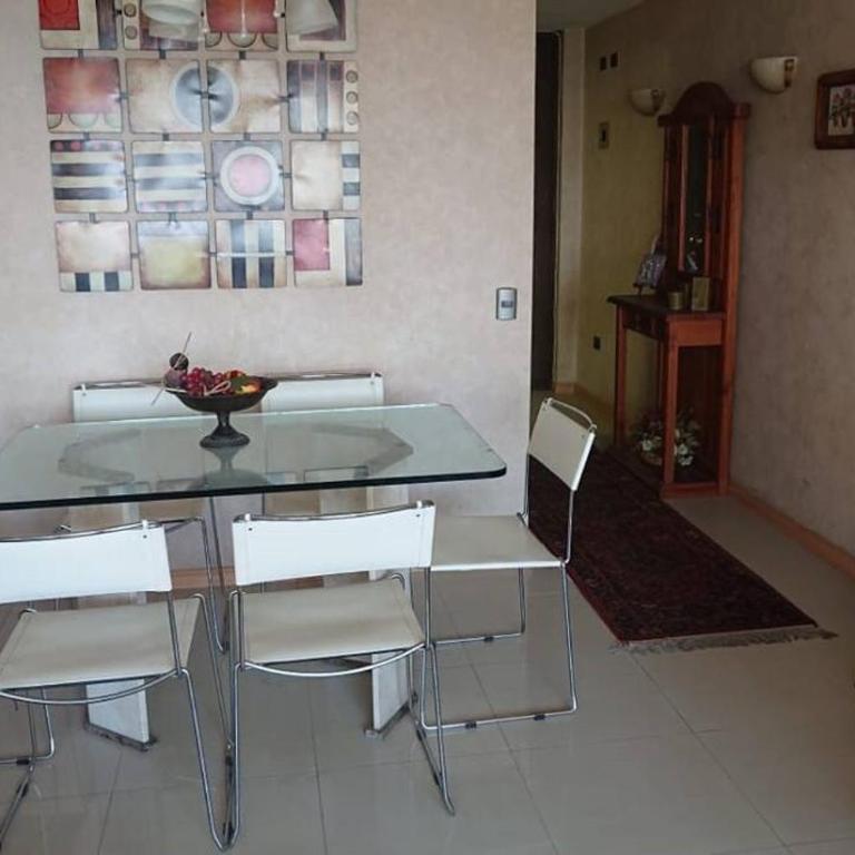 Frente al mar y a pasos del Mall - Three-Bedroom Apartment - 3