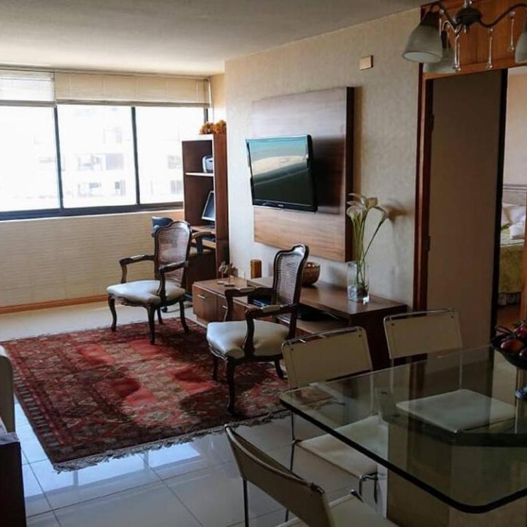 Frente al mar y a pasos del Mall - Three-Bedroom Apartment - 4