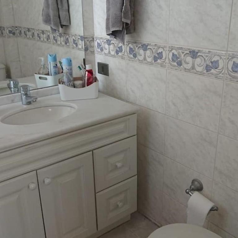 Frente al mar y a pasos del Mall - Three-Bedroom Apartment - 6