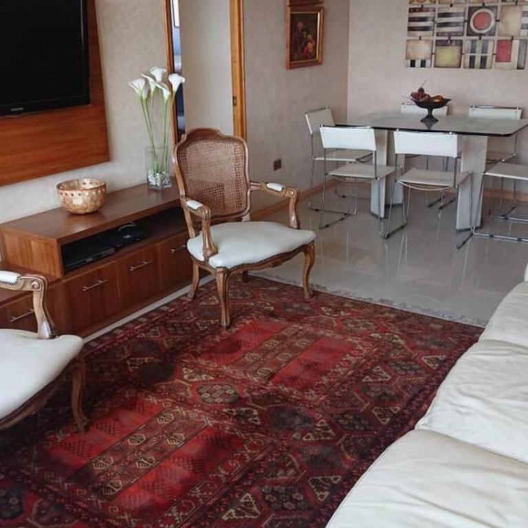 Frente al mar y a pasos del Mall - Three-Bedroom Apartment - 12