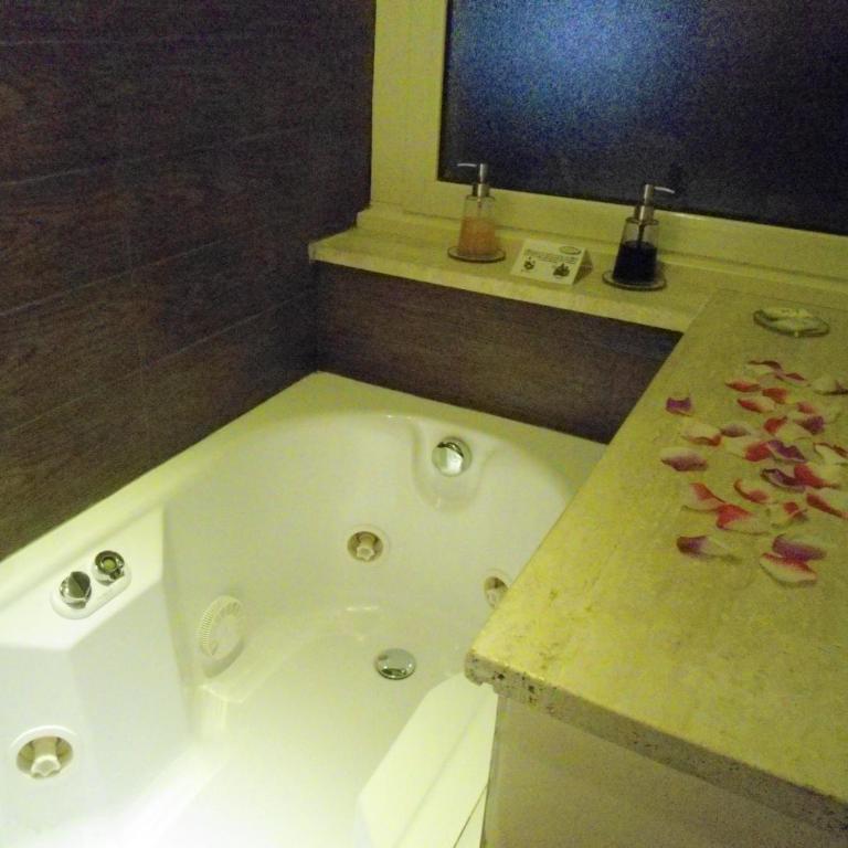 Aida Charming Rooms - Chambre Double avec Bain à Remous et Balcon - 2