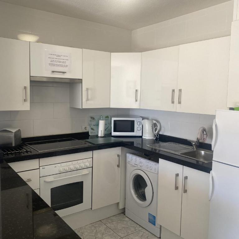 Apart Hotel 1 bed Apartment 6B2, Victoria Court 1, Los Cristianos,Tenerife - Apartamento de 1 dormitorio - 4