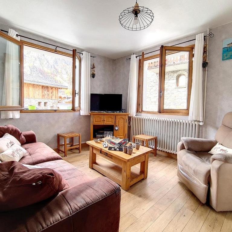 Chalet familial cœur de St Marcel avec terrasse pour 6 pers. - FR-1-344-1051 - Chalet - 10