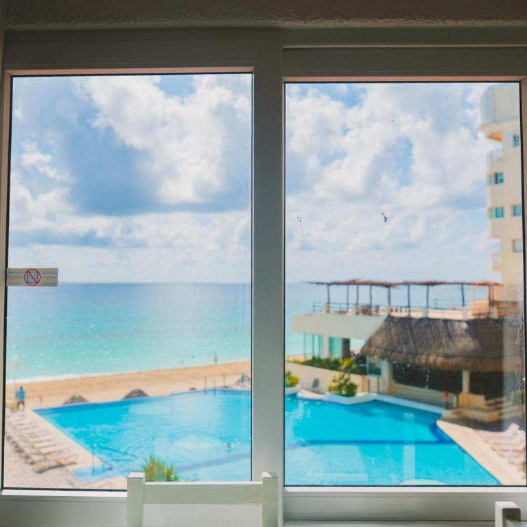 Cancun Plaza Condo Ocean front - Family Studio - 10