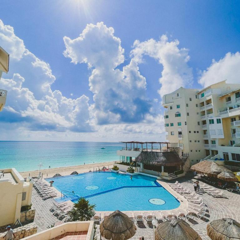 Cancun Plaza Condo Ocean front - Family Studio - 15