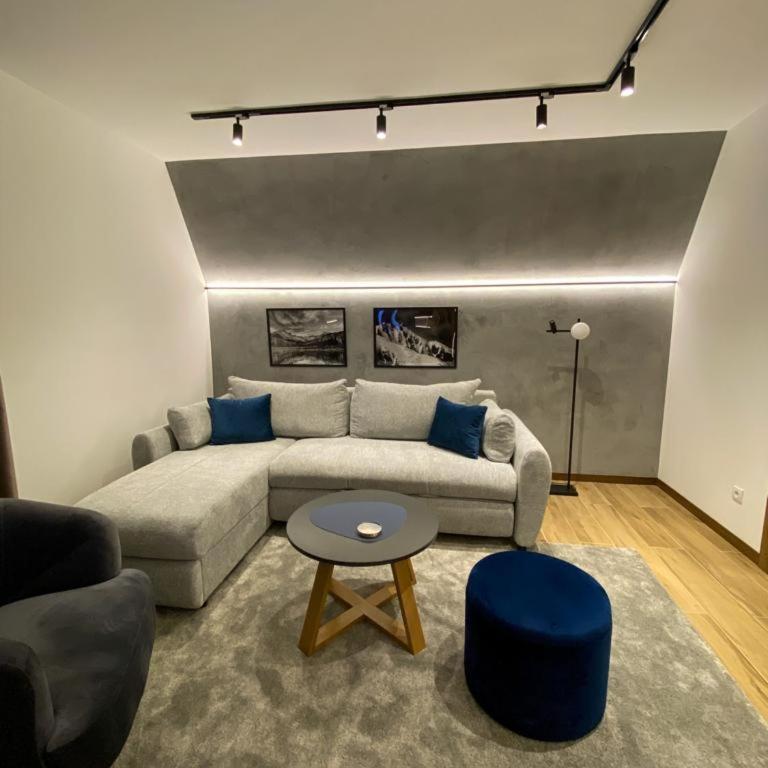 La Pista - One-Bedroom Apartment - 6