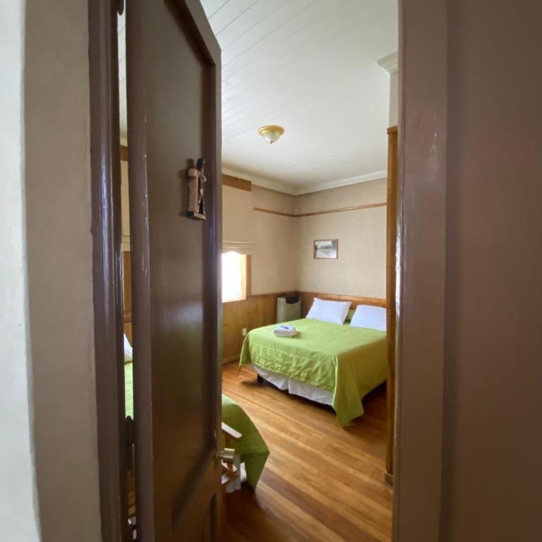 Hostal Chalet Las Violetas - Double or Twin Room with Private Bathroom - 3