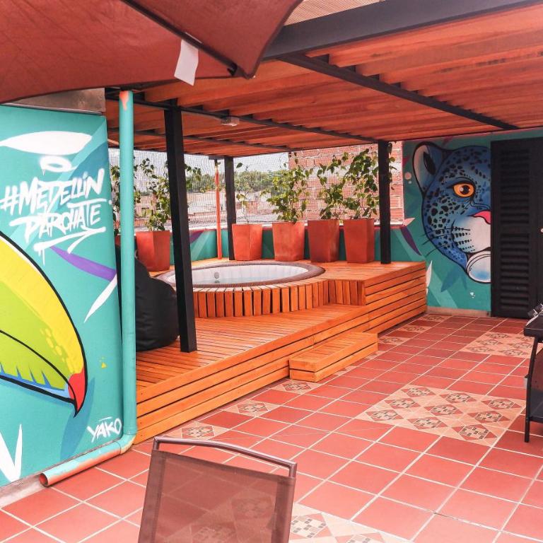 Local Gem wtih terrace, Near Provenza - Apartamento de 2 dormitorios - 1