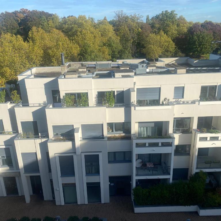 CityCosy Orangerie Strasbourg Superbe 2 pieces calme face au Parc l'Orangerie, parking souterrain privatif, Wi-Fi & Netflix inclus - Appartamento con 1 Camera da Letto - 2