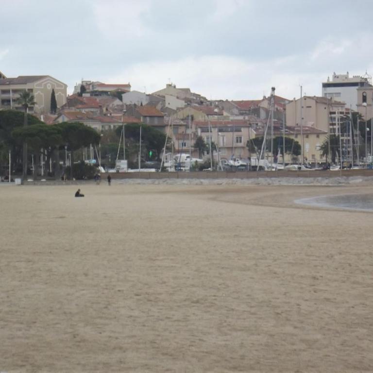 Appartement spacieux et calme classé 4 etoiles, à 300m de la mer - Apartment mit Balkon - 21