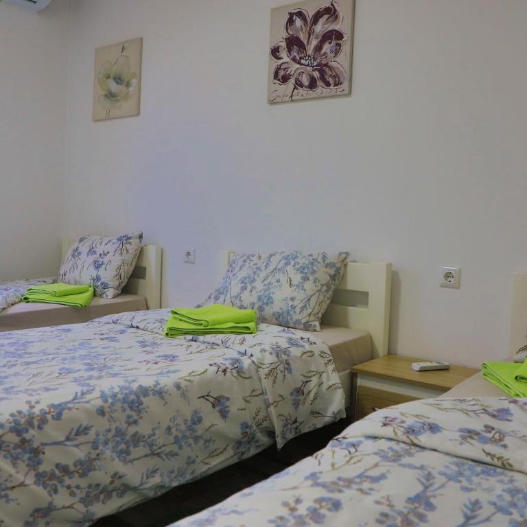 Holiday Homes Pozitiva - Three-Bedroom Townhouse - 11