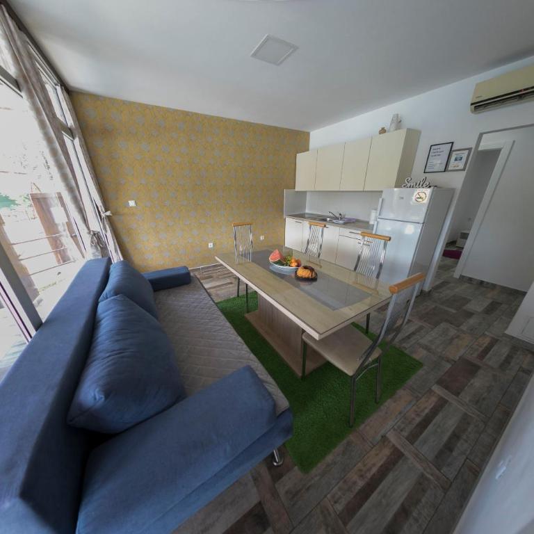 Holiday Homes Pozitiva - Three-Bedroom Townhouse - 13