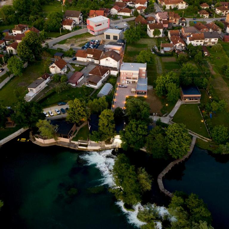 Holiday Homes Pozitiva - Three-Bedroom Townhouse - 1