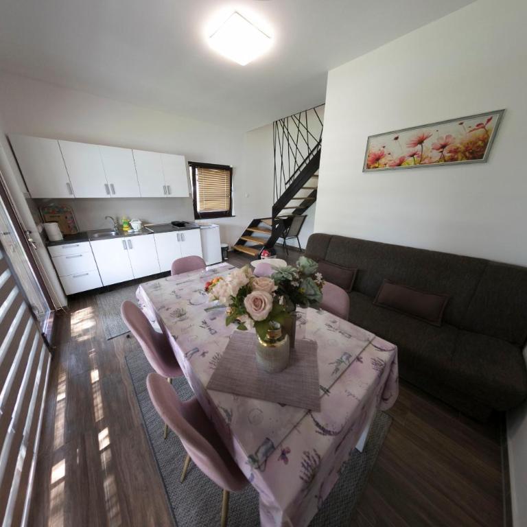 Holiday Homes Pozitiva - Two-Bedroom House - 11