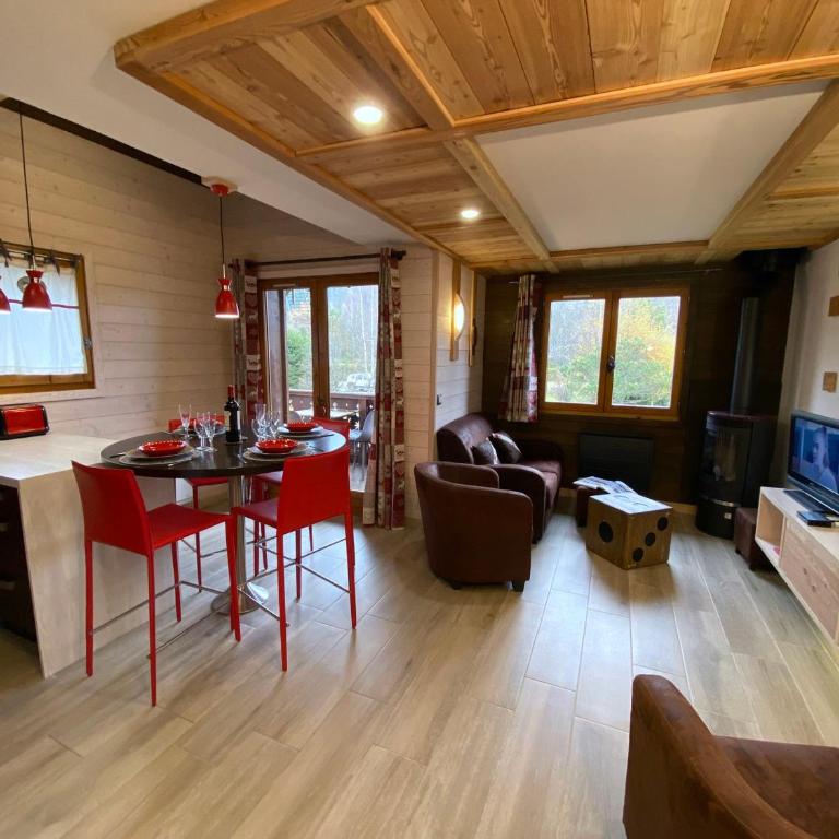 Bel duplex à Chamonix avec poêle à bois, WiFi, parking - FR-1-343-166 - Appartement - 1