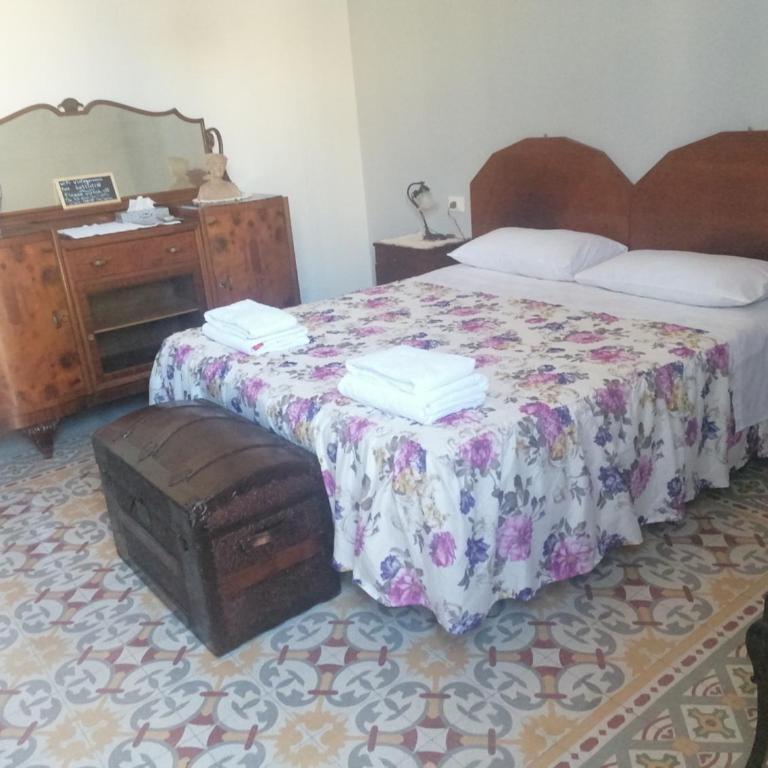 Battisti 18 Vintage Rooms - Triple Room with Private External Bathroom - 14