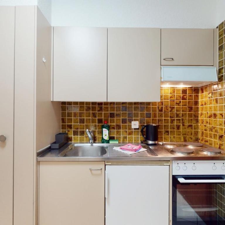 Spacious studio in a nice area in Sierre - Studio mit Kingsize-Bett - 10