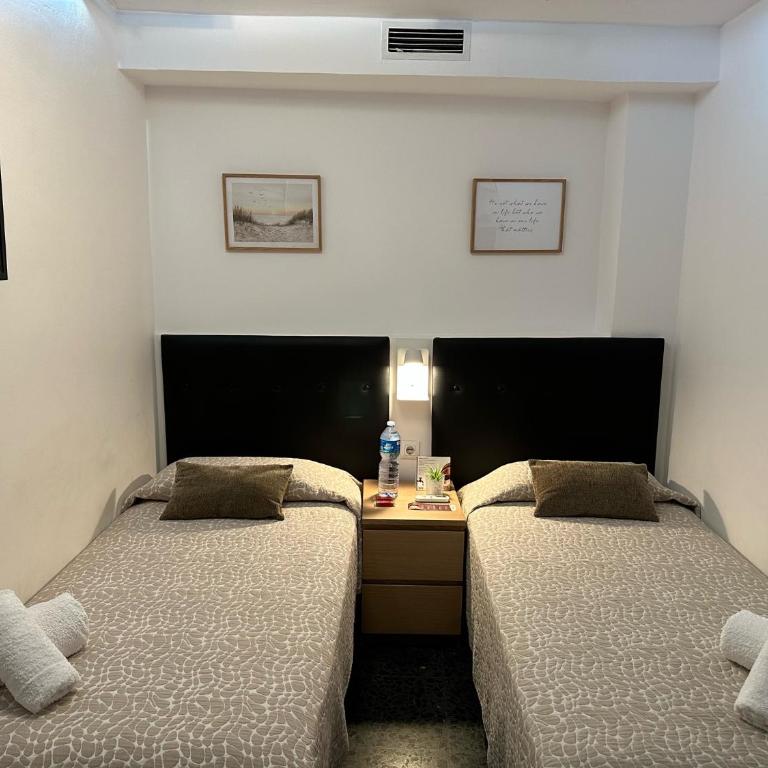 Hostal Alogar - Twin Room with Shared Bathroom - 6