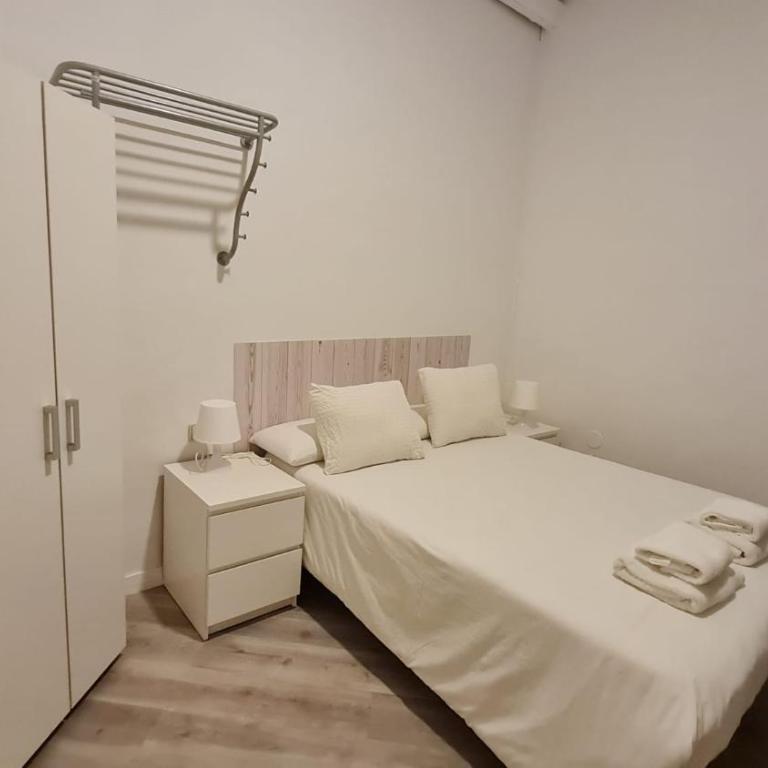 Hostal Eixample - Budget Double Room - 5