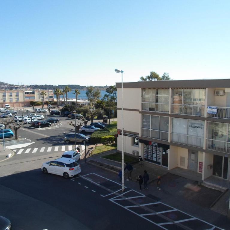 Appartement à Balaruc-les-Bains proche étang et thermes avec loggia et animaux admis - FR-1-503-89 - Studio - 3
