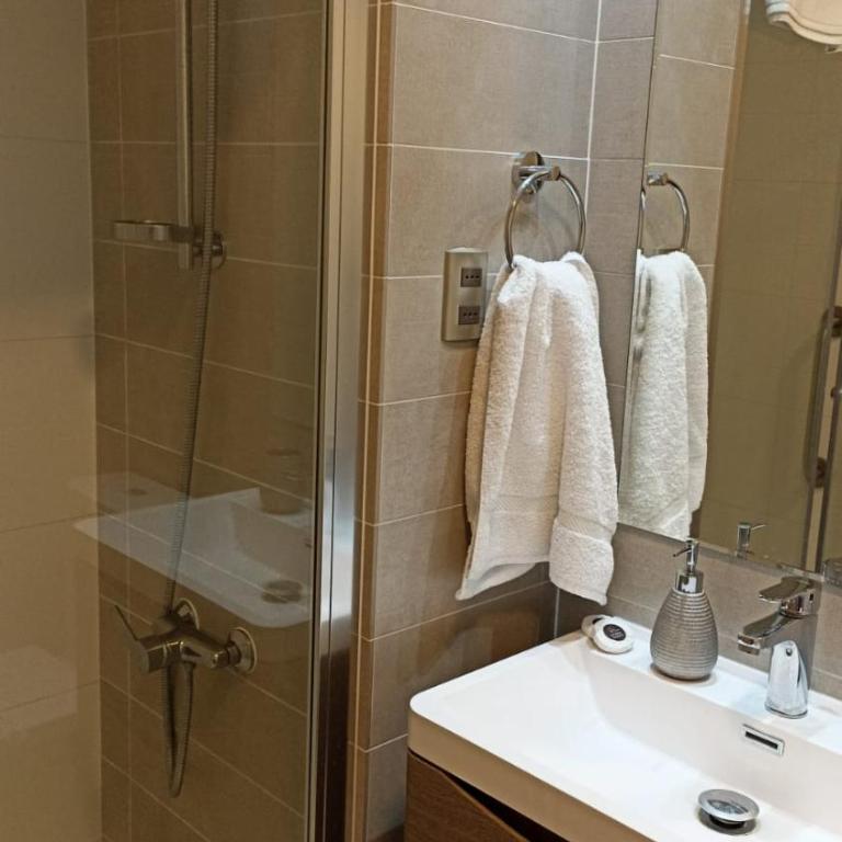 Nuevo departamento con estacionamiento y a pasos del centro de Puerto Varas - Two-Bedroom Apartment - 7