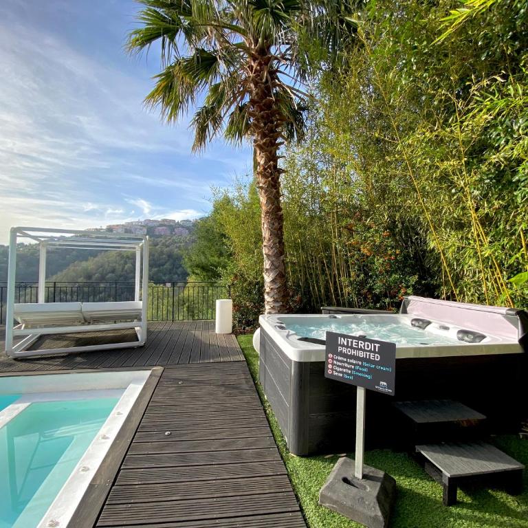 VILLA COLINA Cannes Mandelieu - Camera Matrimoniale con Vasca Idromassaggio - 16