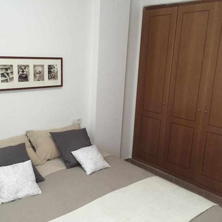 Stylish & cosy 3 bed apartment! - Three-Bedroom Apartment - 12