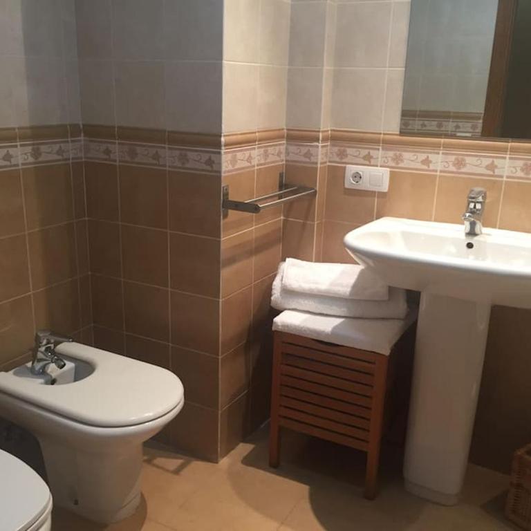 Stylish & cosy 3 bed apartment! - Three-Bedroom Apartment - 13