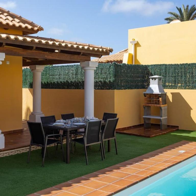 Villa Helen - Heated Pool Wifi SmartTV Barbecue - Three-Bedroom Villa - 18