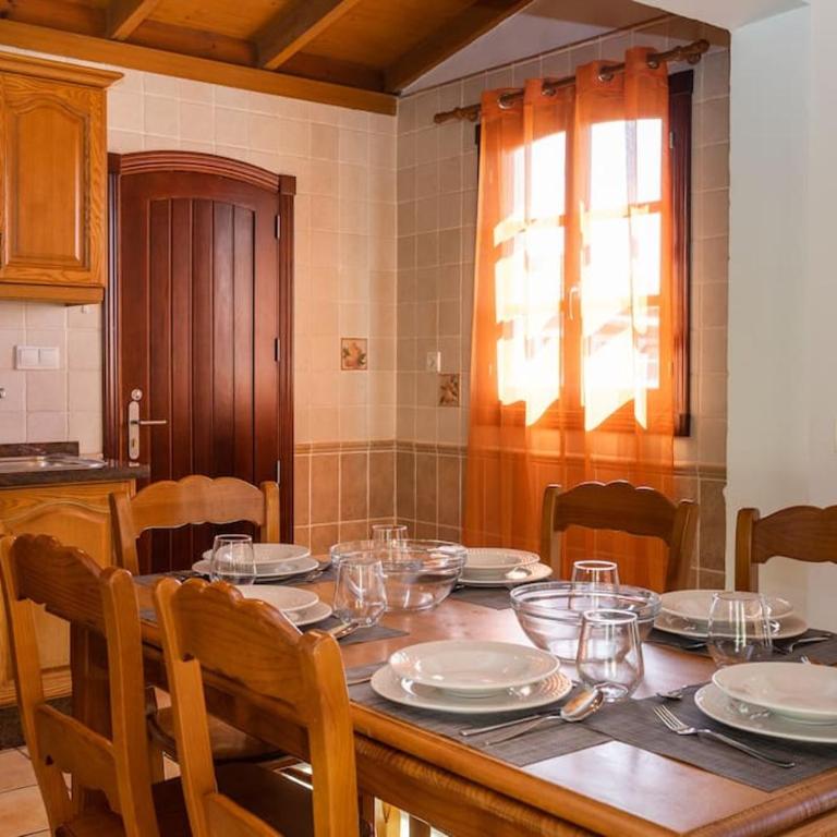 Villa Helen - Heated Pool Wifi SmartTV Barbecue - Three-Bedroom Villa - 21