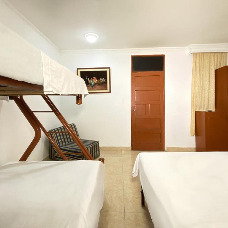 Hotel Ayenda Republicano Colonial No 2 - Habitación cuádruple - 4
