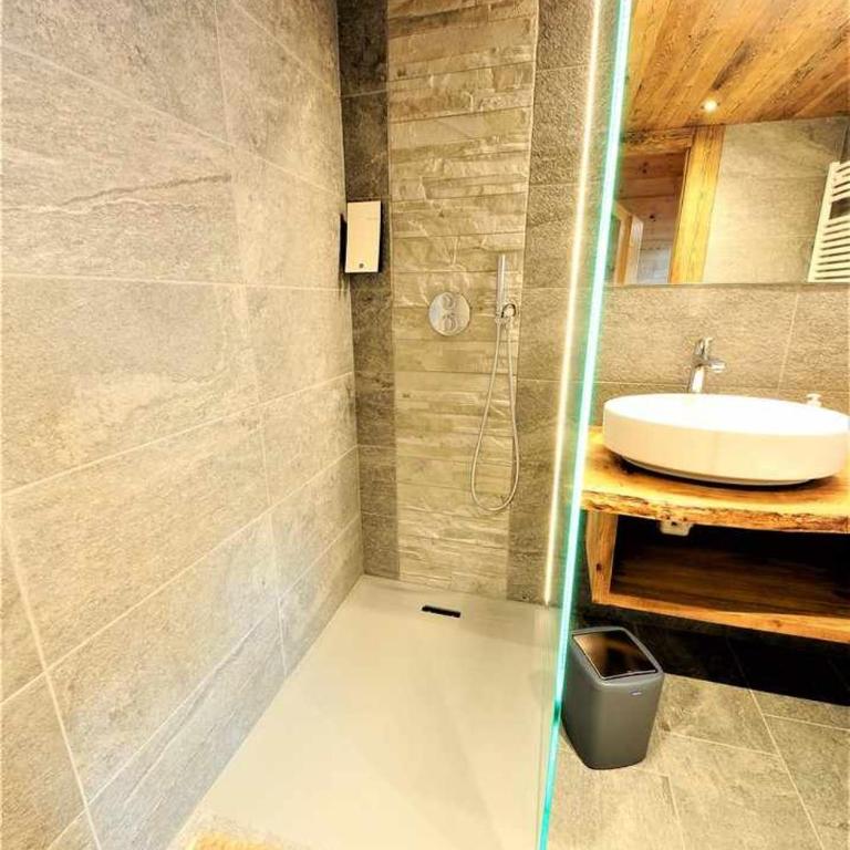 Mountain Chalet Scoiattolo by Livigno Accomodation - One-Bedroom Chalet - 29