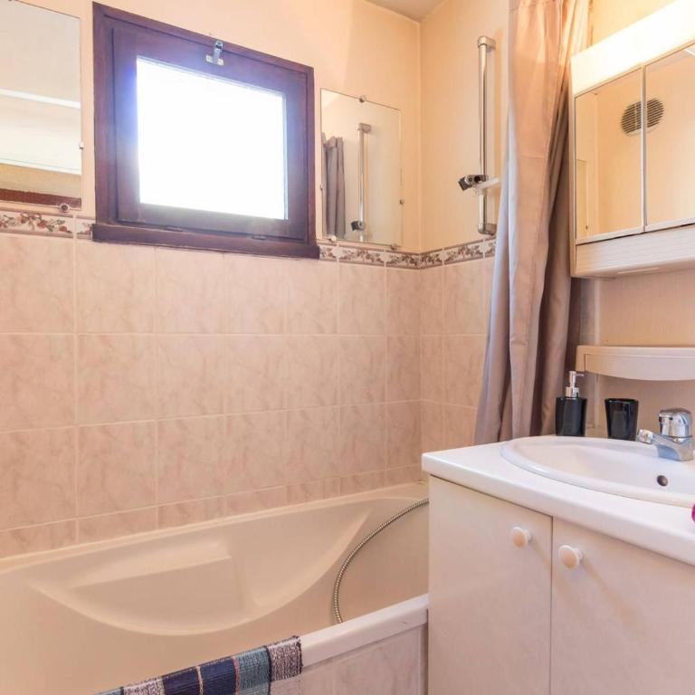 Studio avec coin montagne - 4 pers, à 100m des télécabines, piscine, parking, casier à ski - Appartement 1 Chambre - 3