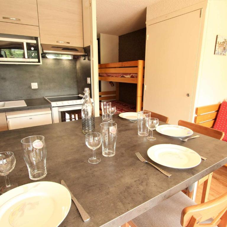 Charmant studio 4 pers avec piscine, proche télécabines et commerces, accès direct ski, La Salle-les-Alpes - Appartement 1 Chambre - 9