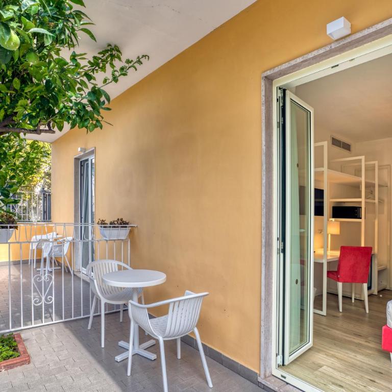Hotel Isabella Sorrento - Camera Matrimoniale/Doppia con Letti Singoli con Balcone - 8